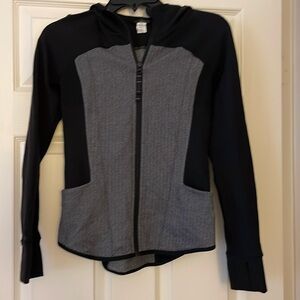 Ivivva Girl's Zip Up Hooded Jacket in Black/Chevron Size 12